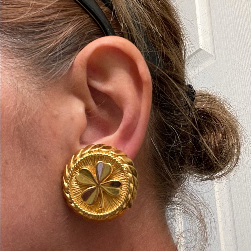 CHANEL Vintage Clover Clip-on Earrings